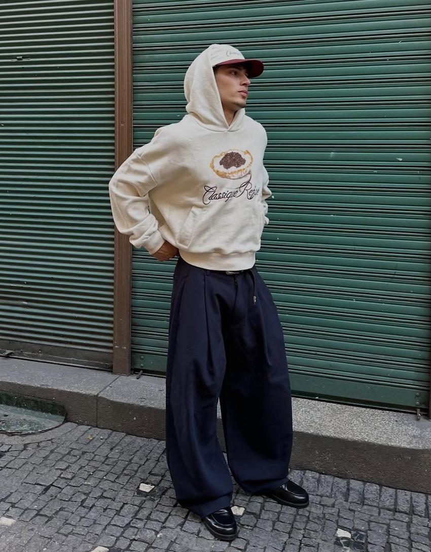 Sweatshirt mit Kapuze, Print und Stickerei-Rohweiß