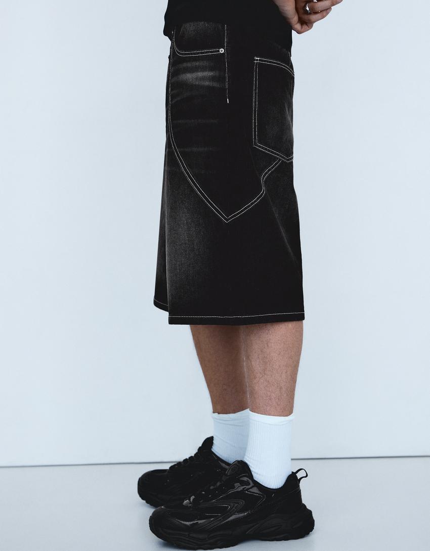 Bermuda denim baggy com alamares-Preto