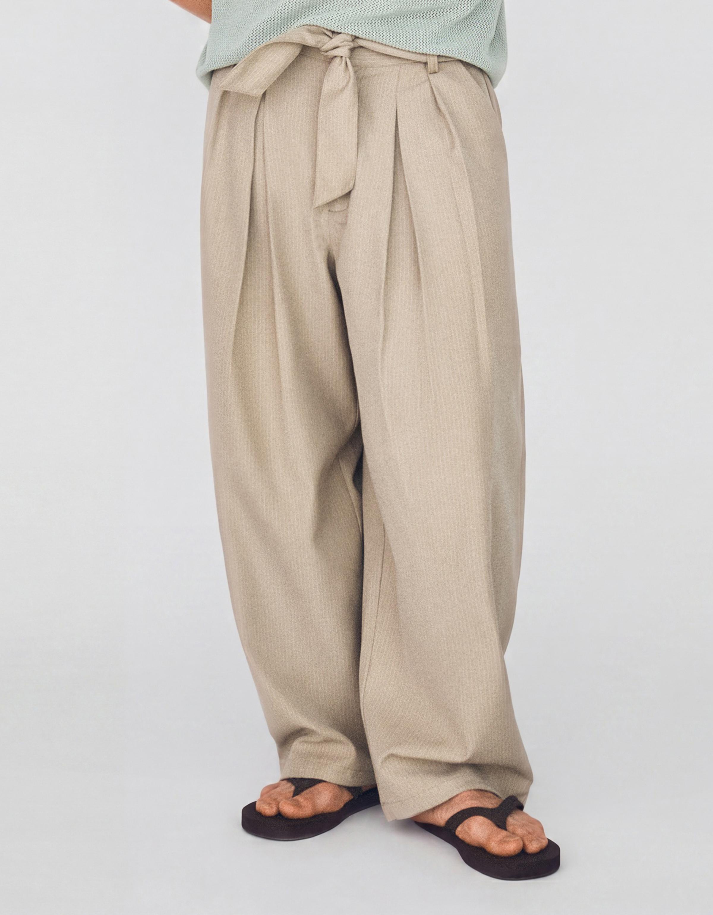 Barrel-leg trousers with darts and belt — Sand