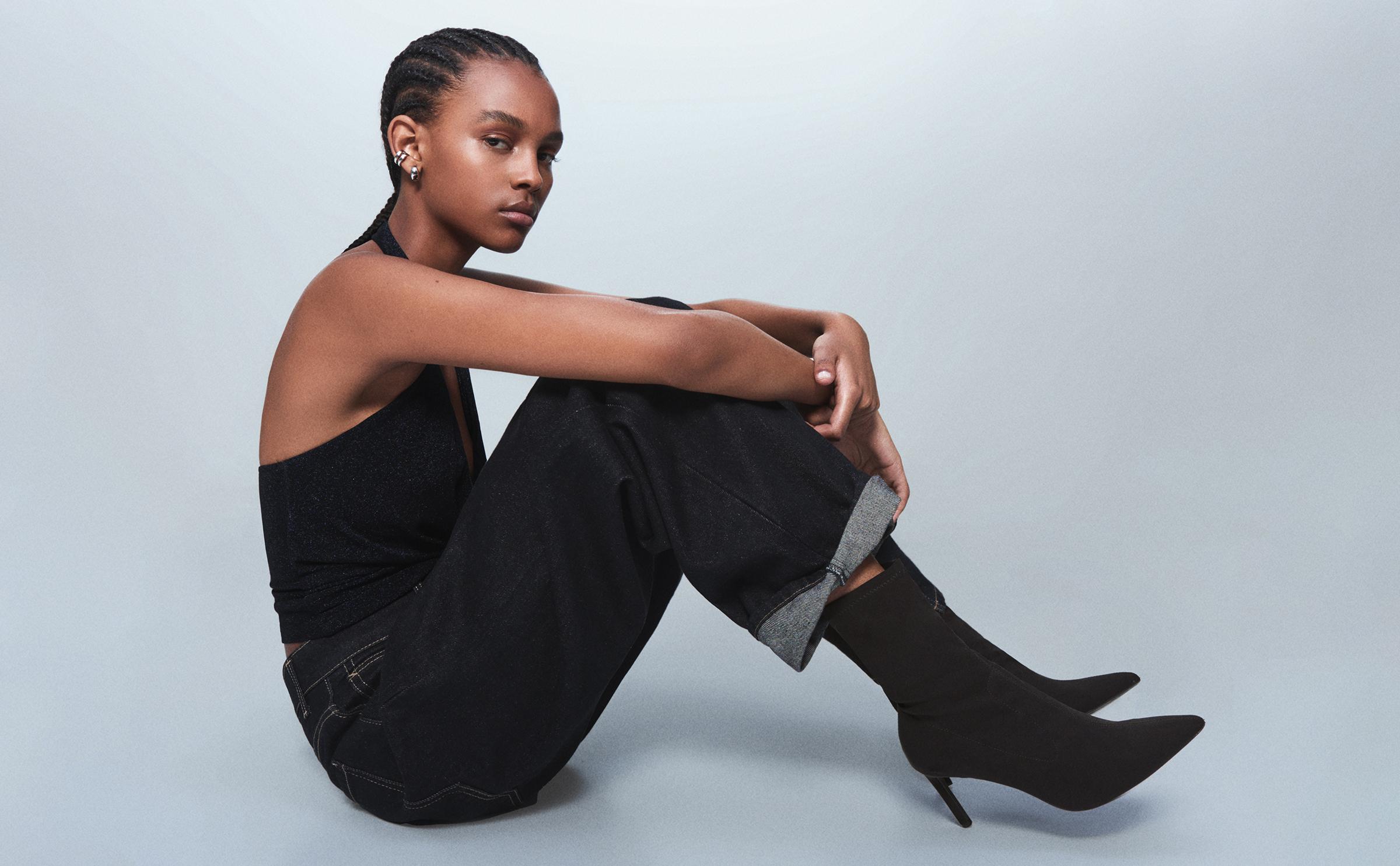 Fitted heel ankle boots — BLACK