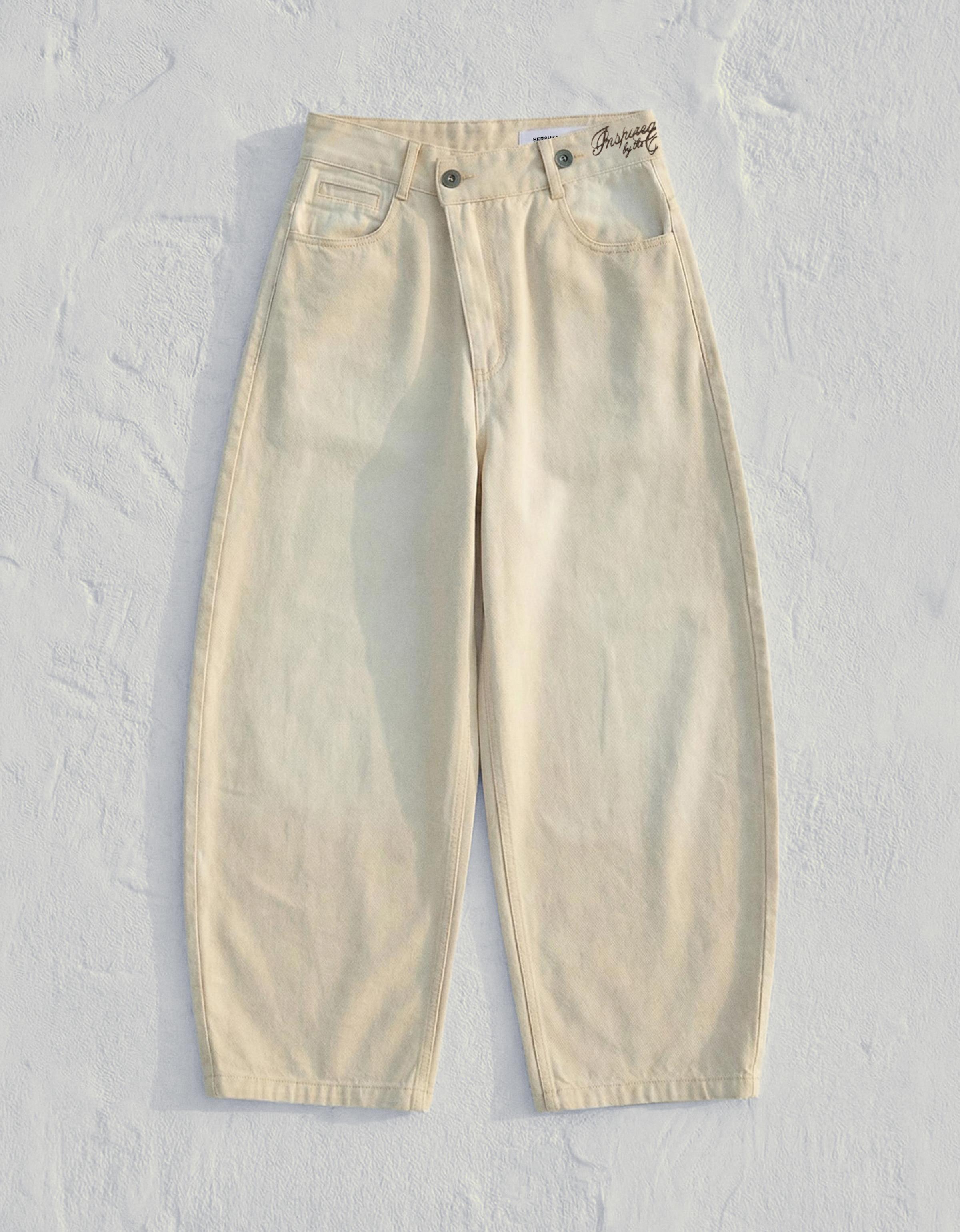 Embroidered crossover barrel trousers — Sand