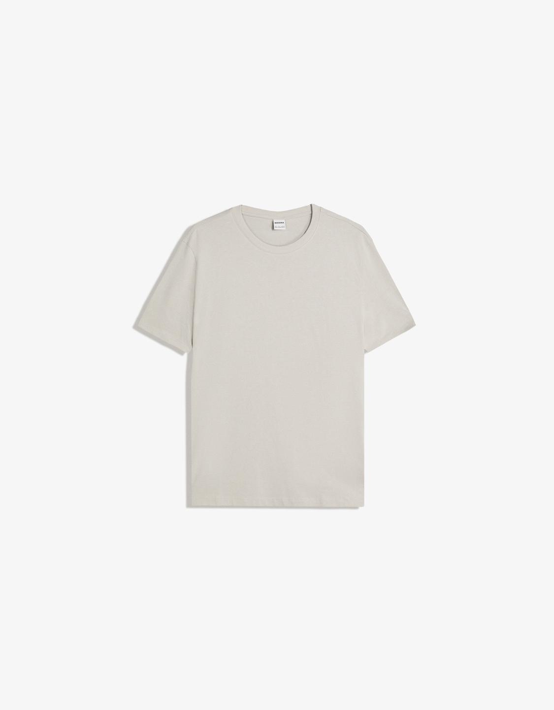 Basic short-sleeved T-shirt
