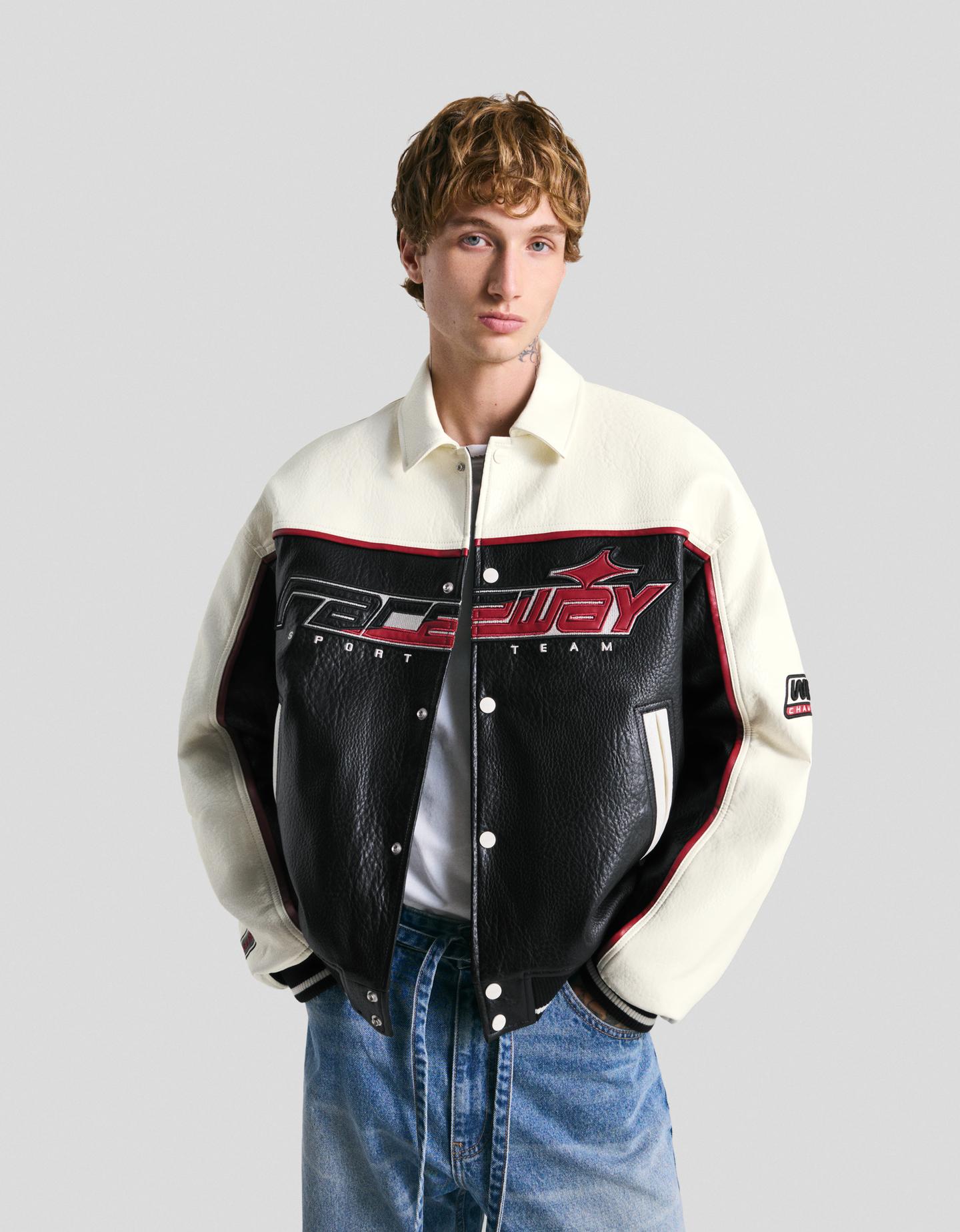 Bershka kurtka ze sztucznej skóry z nadrukiem czarny