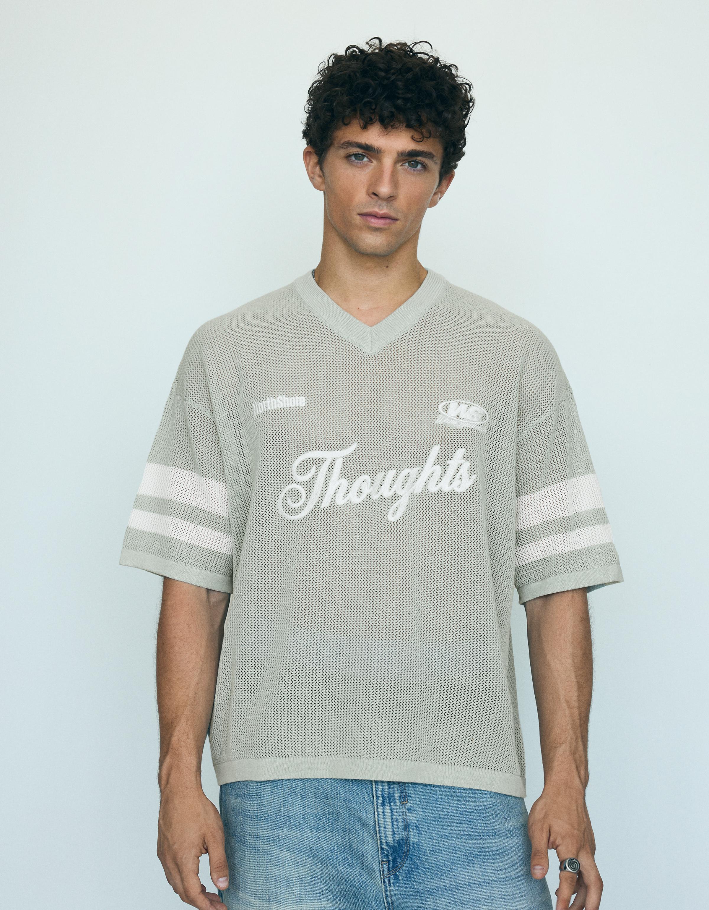 Bershka Camiseta Cuello Pico Mesh Bordado Hombre Verde