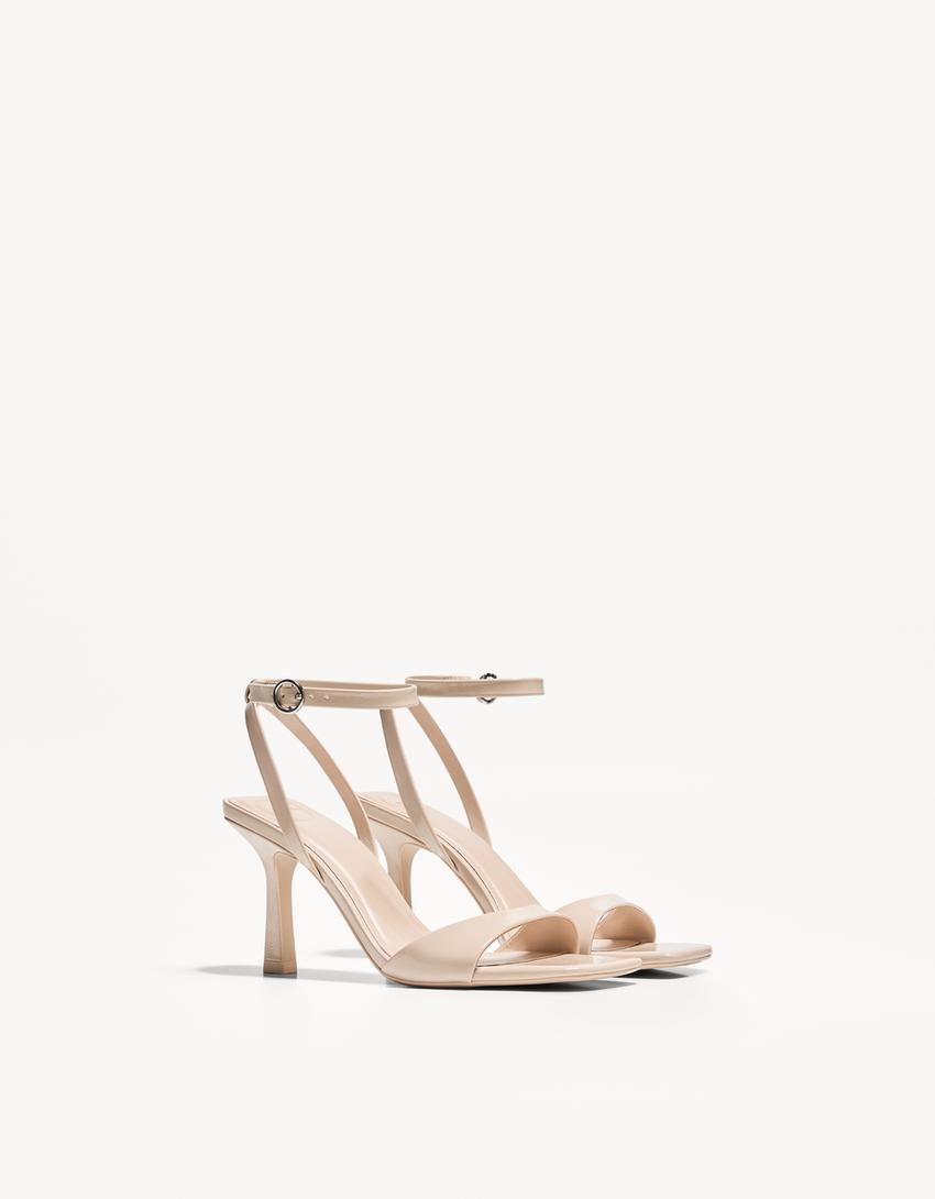 Absatzsandalen mit Knöchelriemchen-Rohweiß