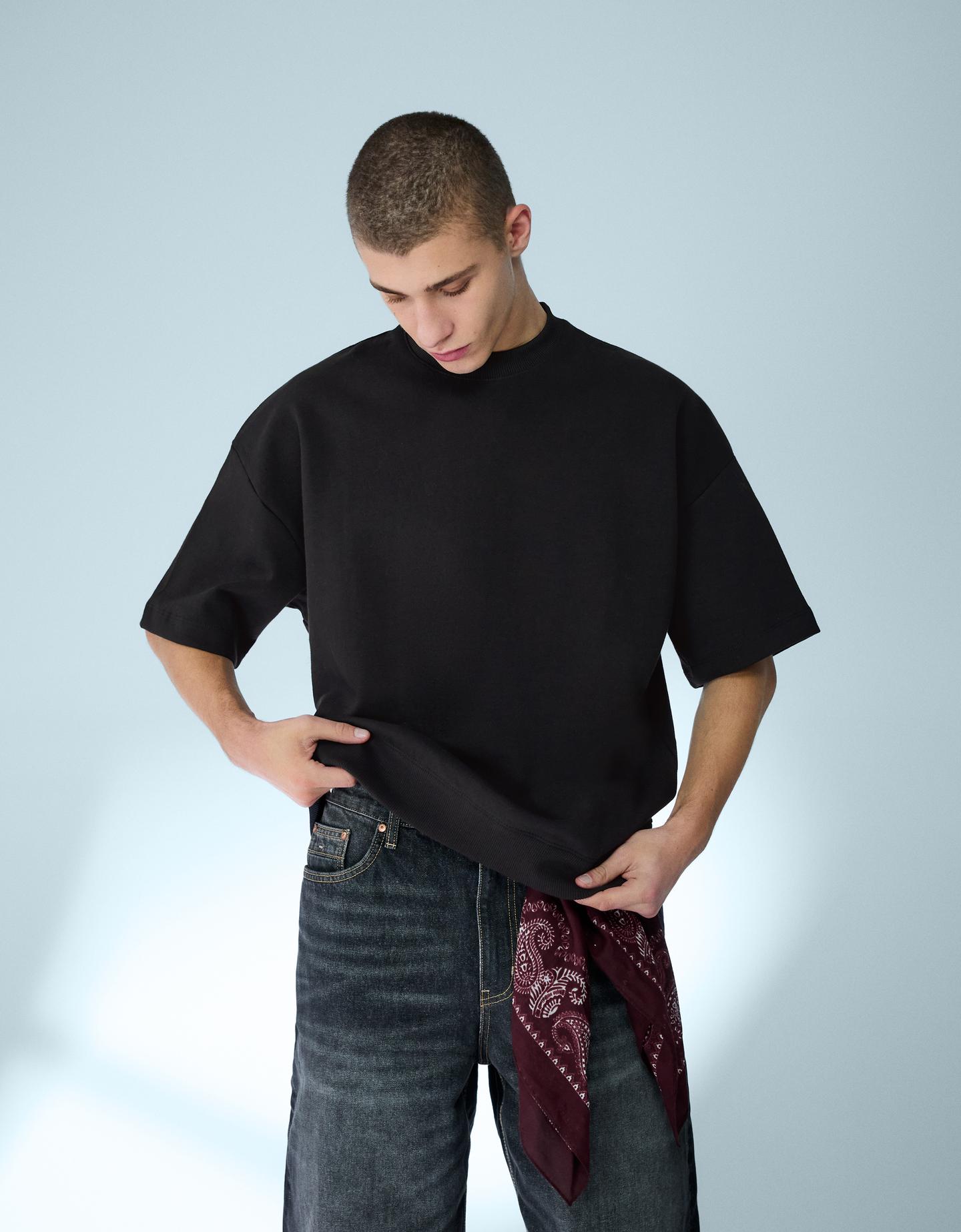 Bershka koszulka z krótkim rękawem z frotte z wykończeniem rib czarny