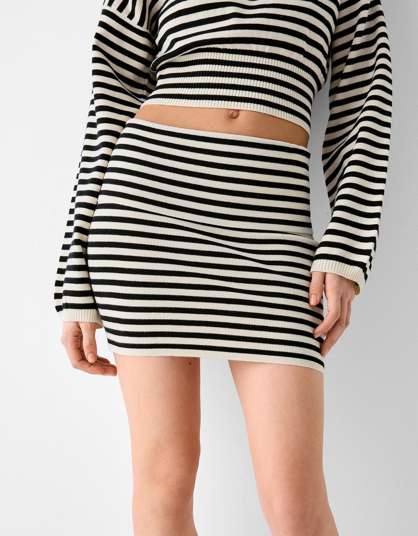 تنورة قصيرة محاكة ومخططة-أسود-3