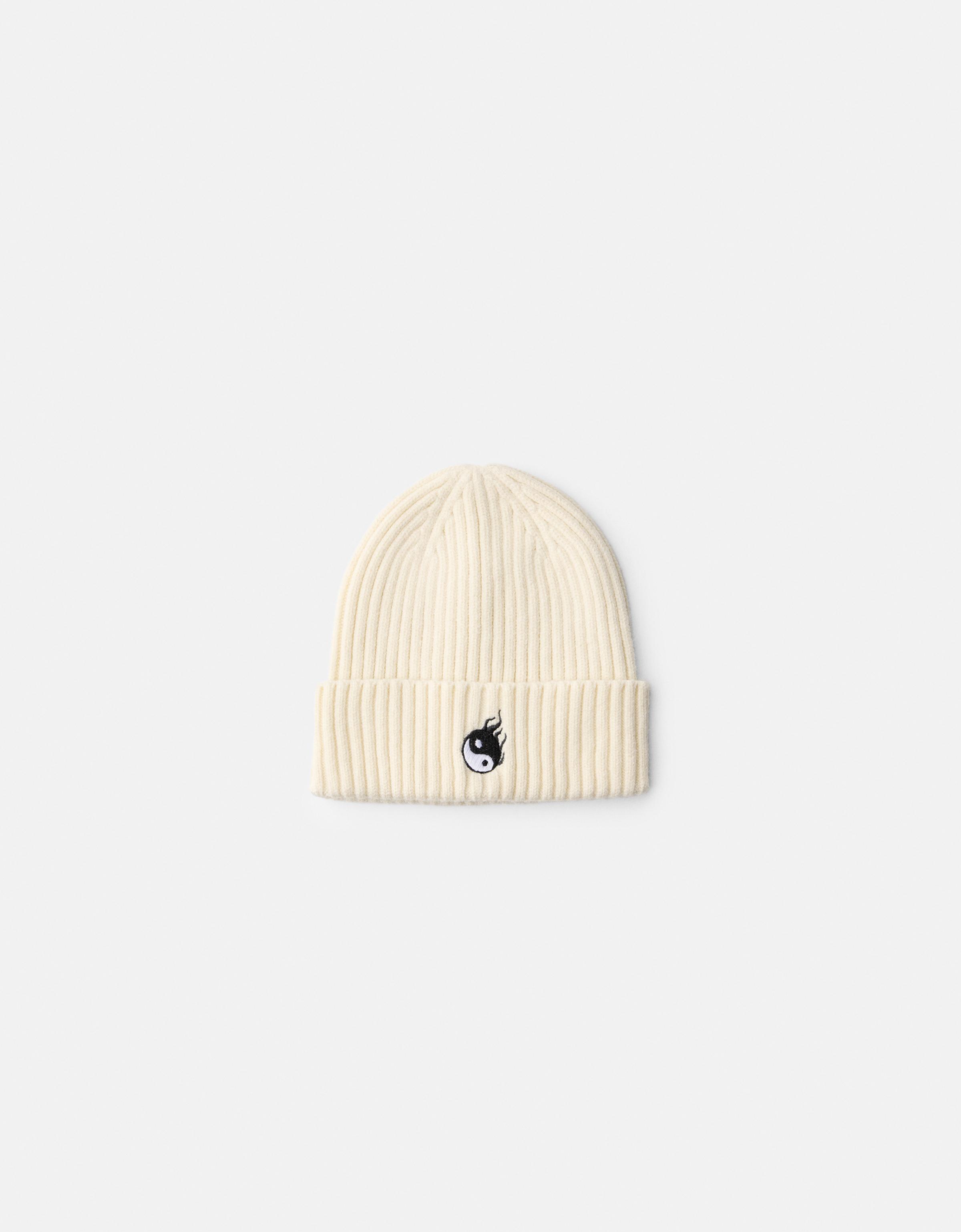 Bershka Beanie Mit Stickerei Herren Rohweiß