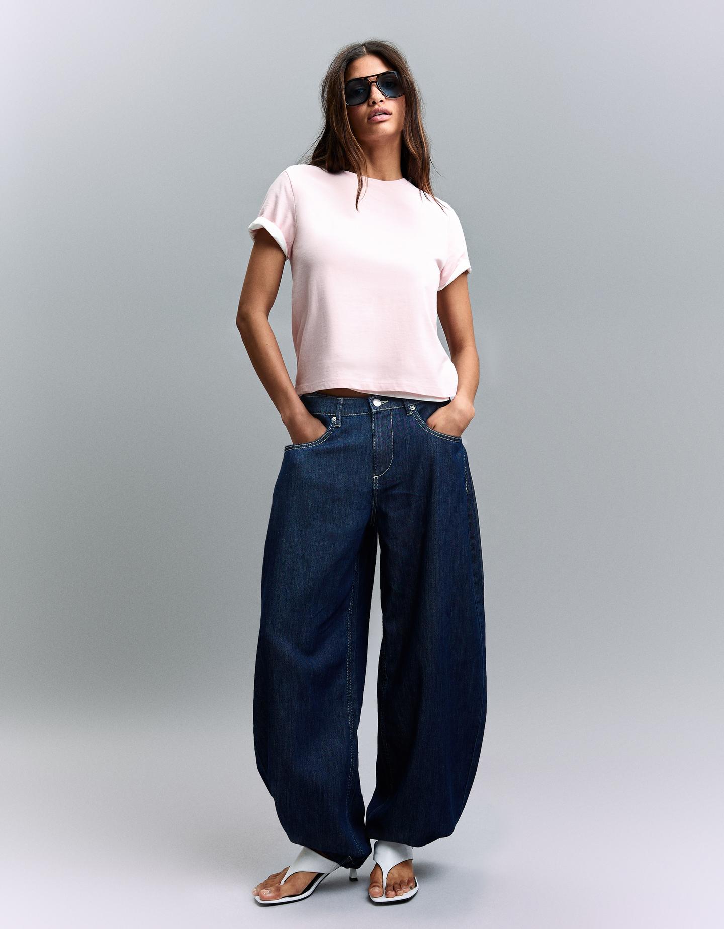 Bershka jeansy wide leg balloon z niskim stanem niebieski