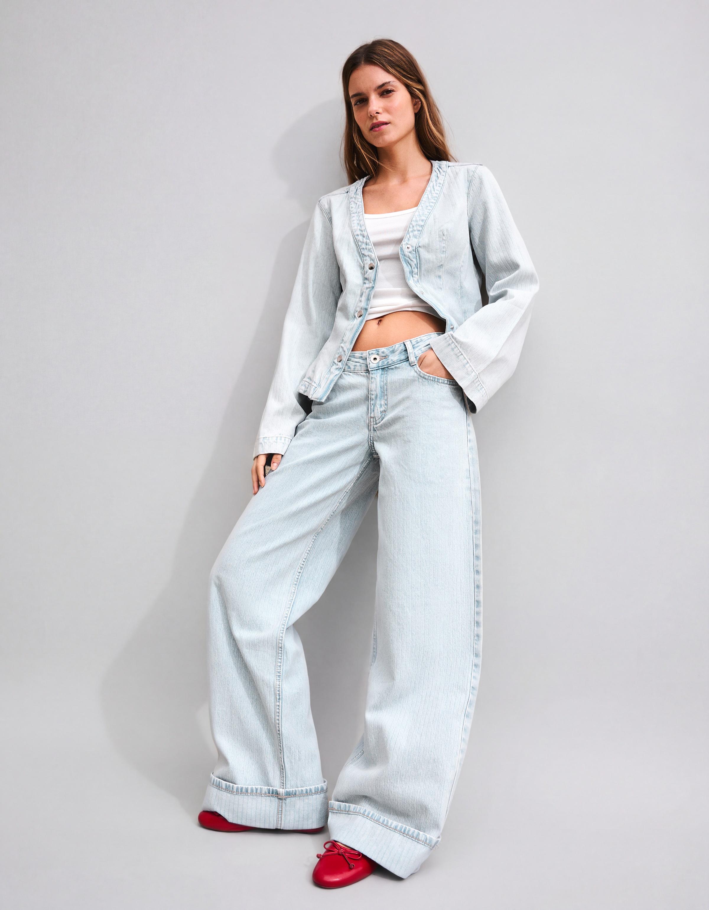 Wide-leg jeans with turn-up hems