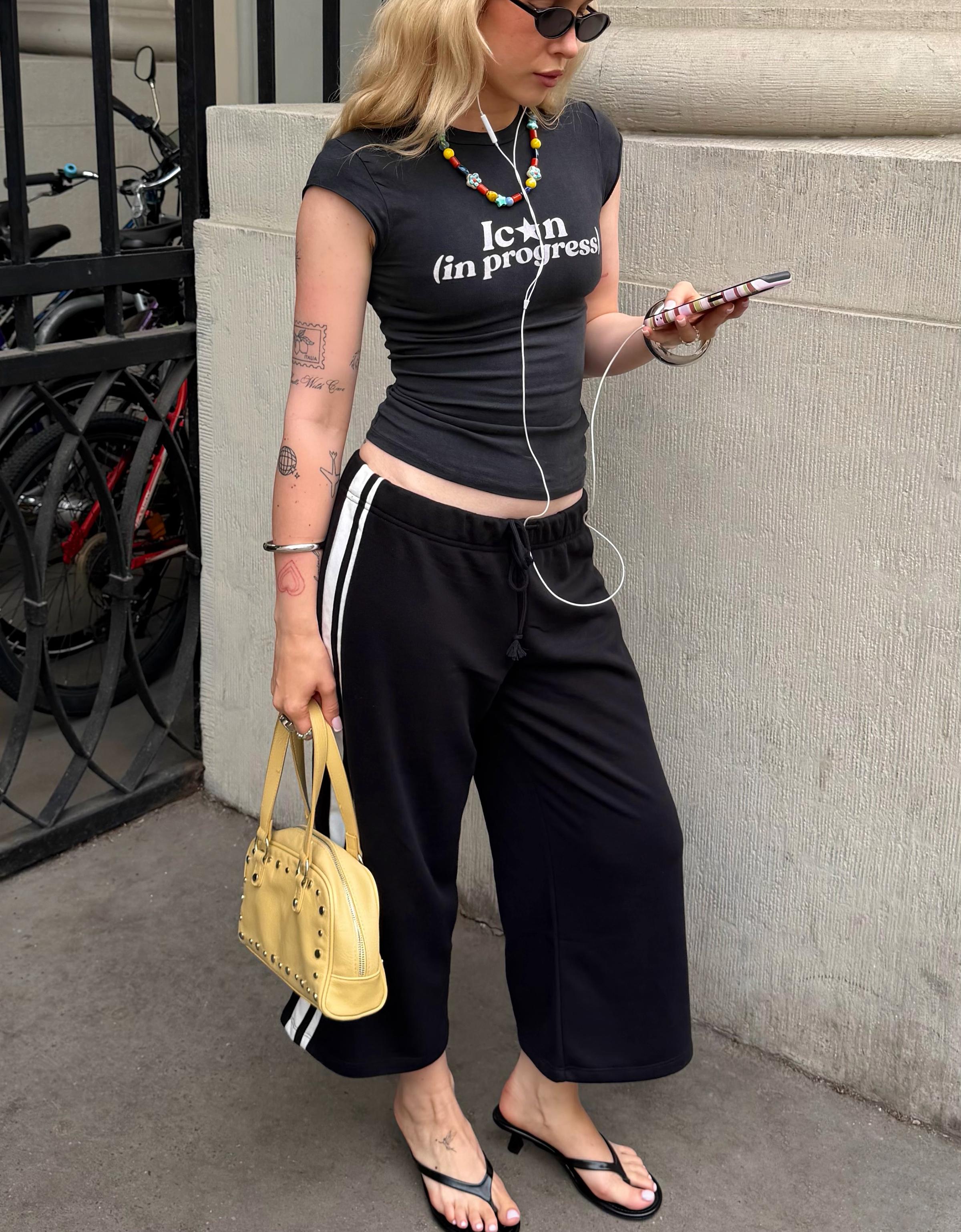 Bershka Spodnie Capri Z Dzianiny Dresowej Z Lampasem Kobieta Czarny