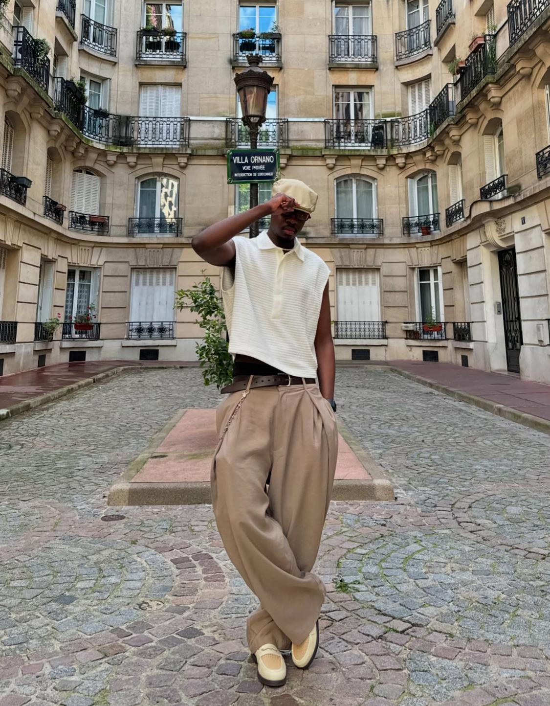 Super baggy trousers with pleats