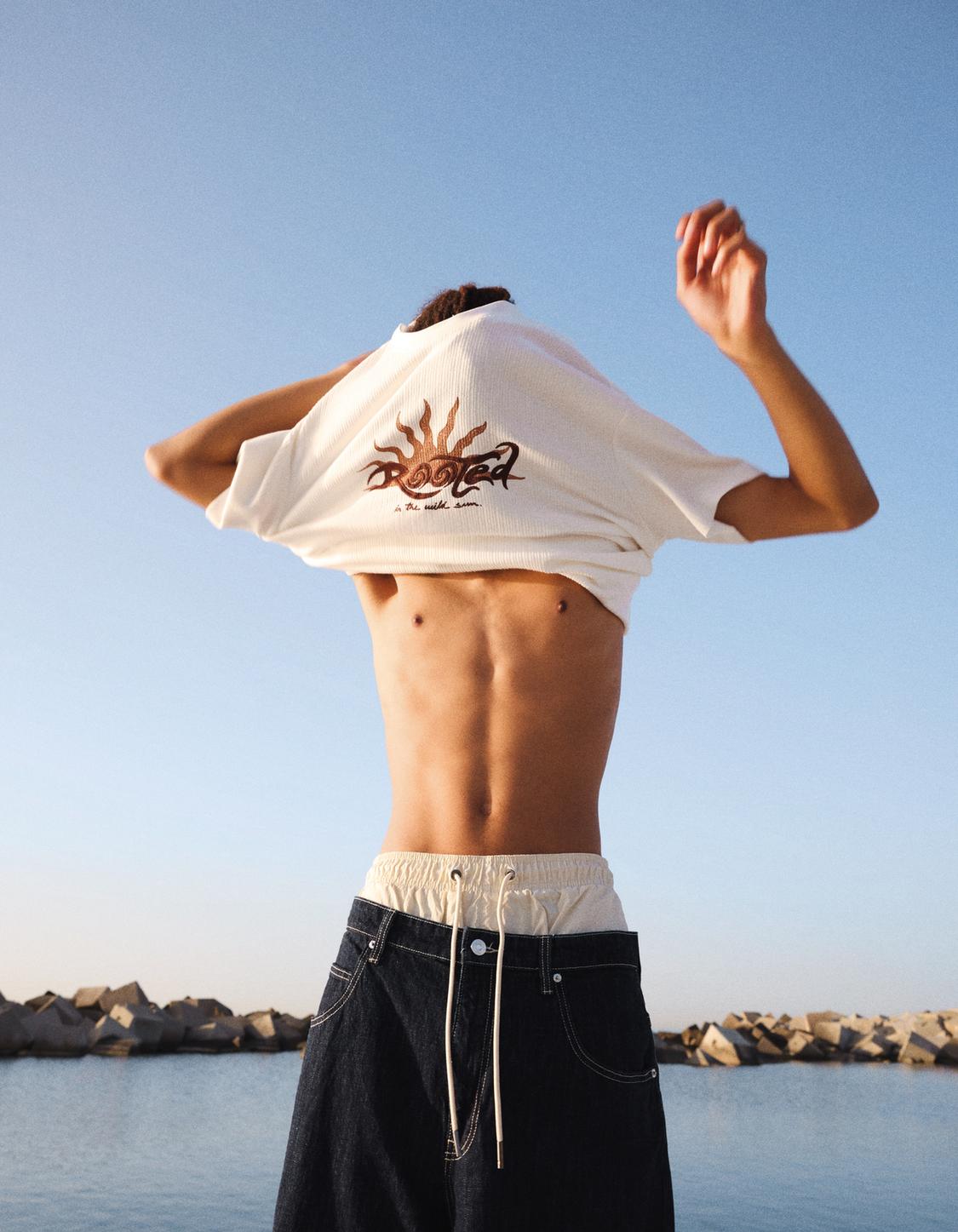 Textured short sleeve embroidered T-shirt