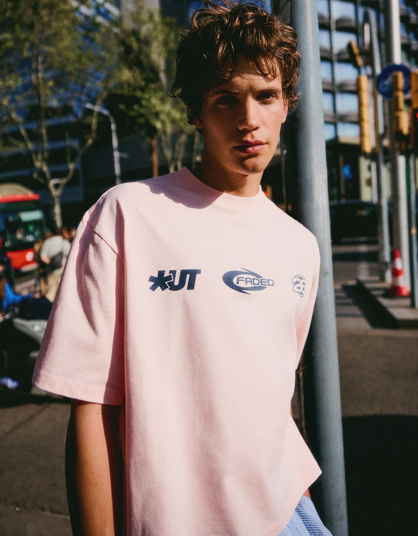 Bershka koszulka boxy fit z nadrukiem różowy