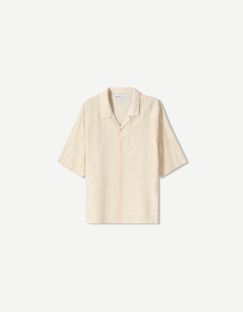 Rustic short sleeve shirt with embroidery