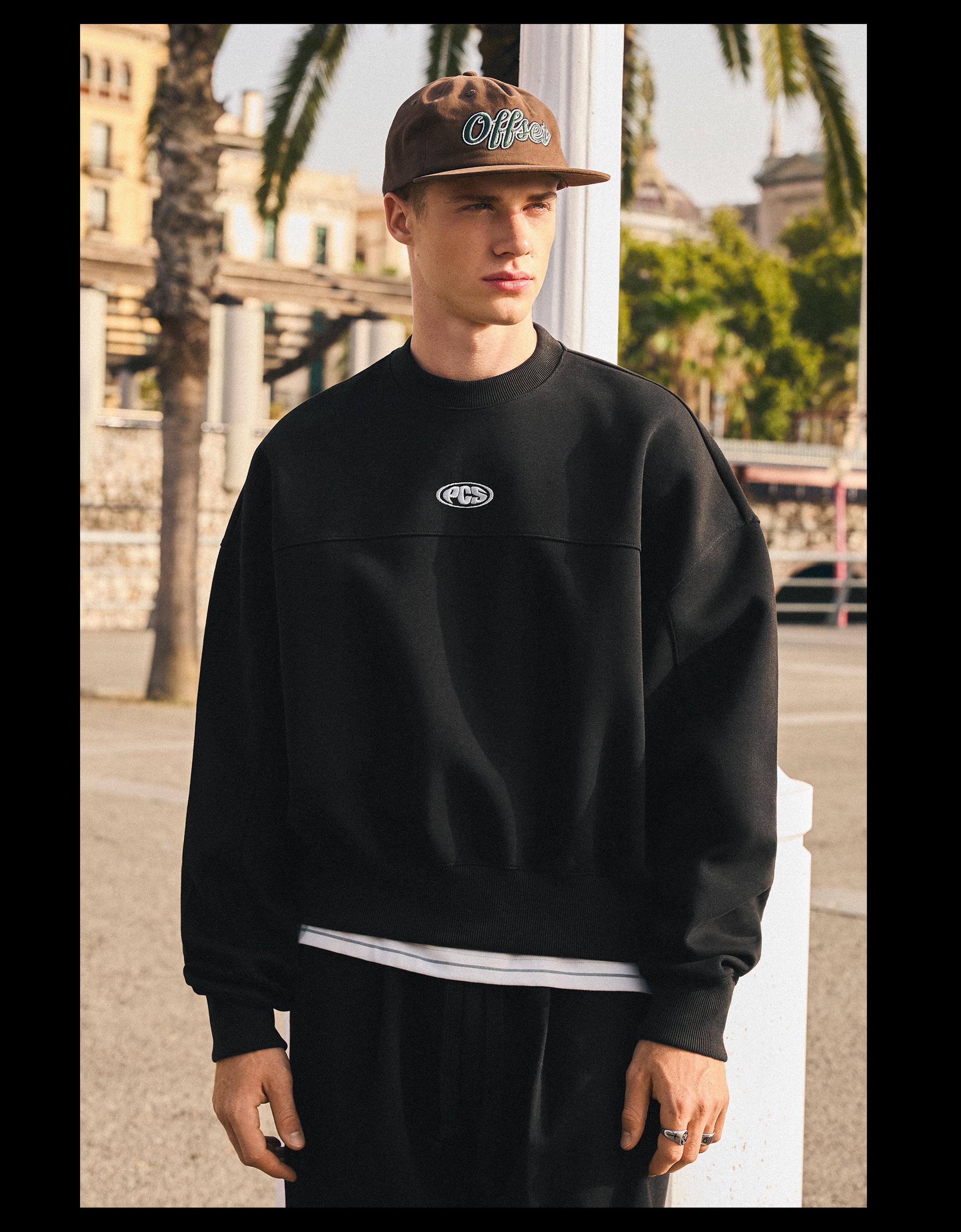 Round neck patch sweatshirt — Black