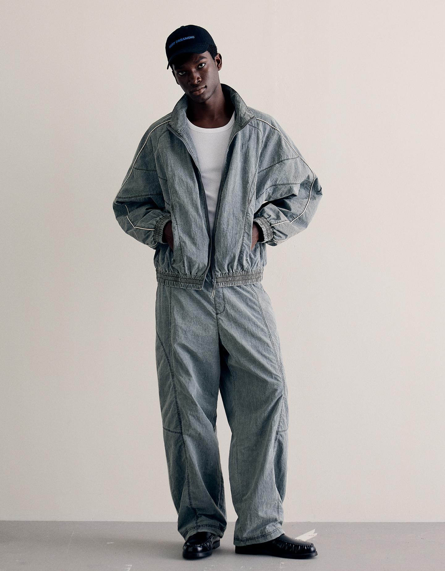 Bershka techniczne spodnie o kroju super baggy szary