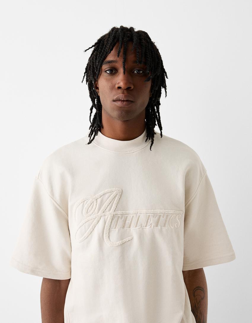 تيشرت قطيفة بأكمام قصيرة وطبعة-كريمي-2