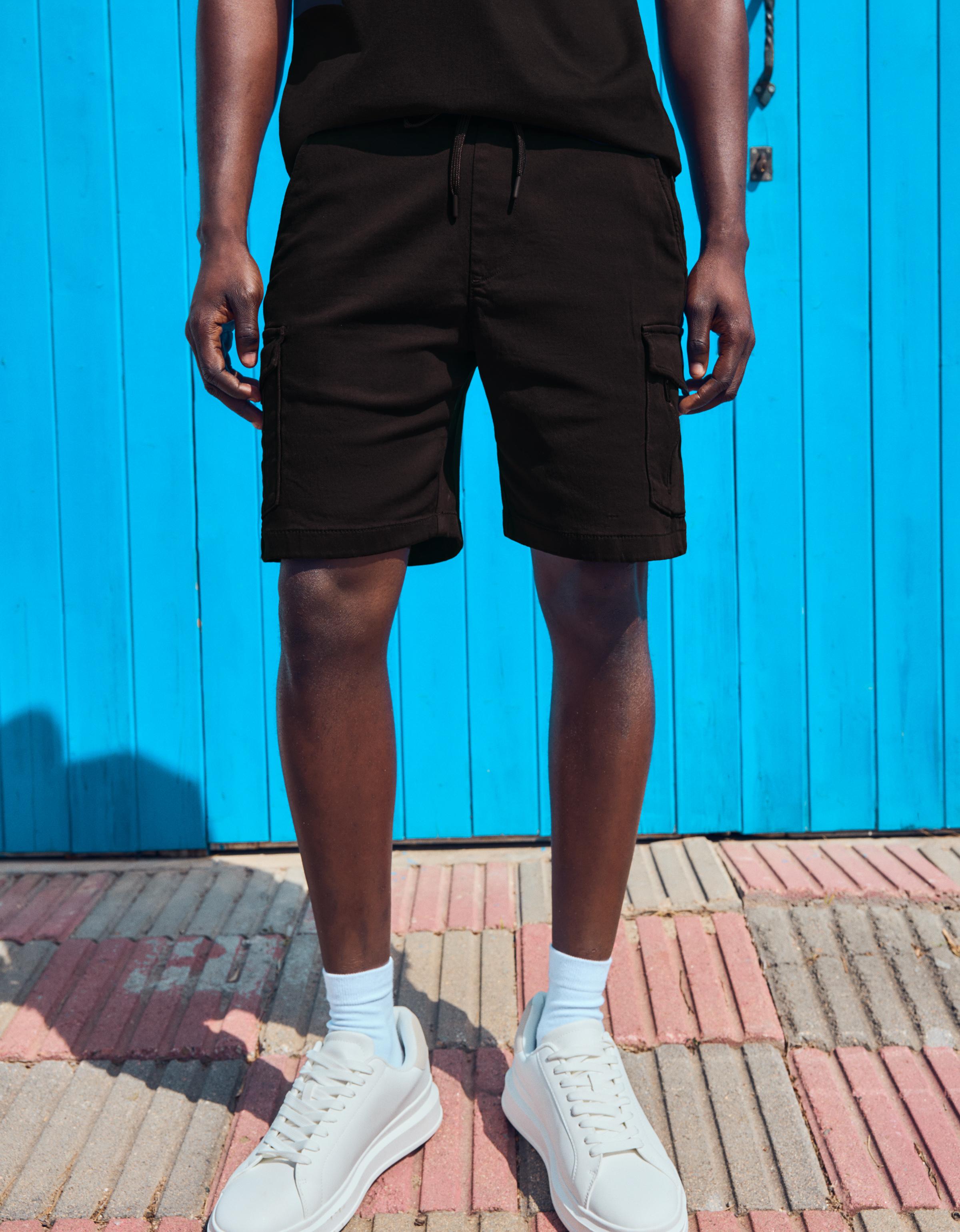 Regular fit cargo Bermuda shorts — Black