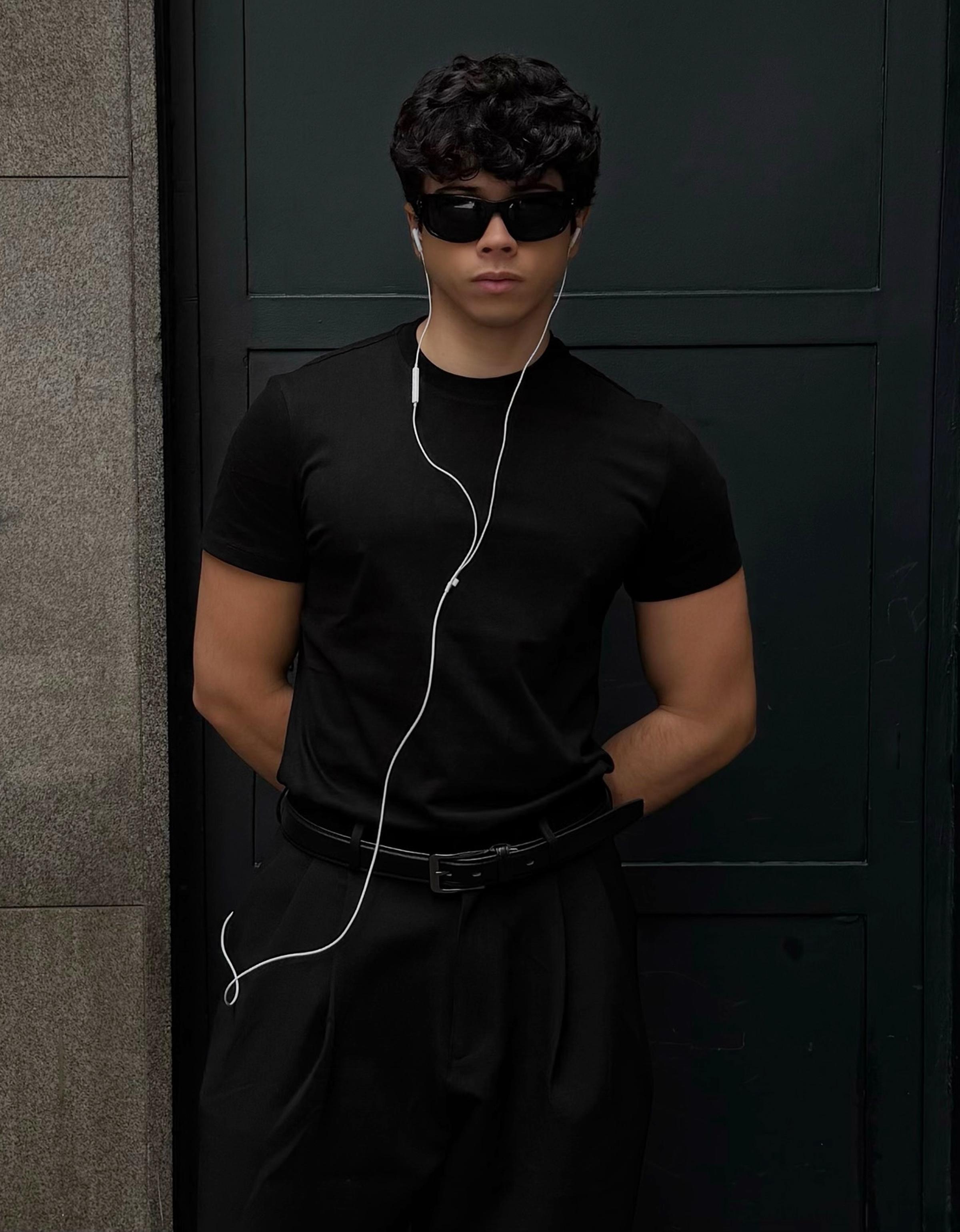 Regular fit T-shirt — Black