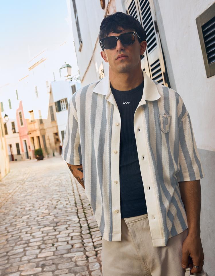 Yamalı kısa kollu çizgili gömlek