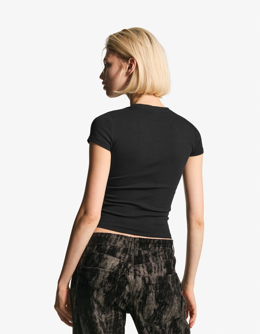 Basic T-Shirt mit kurzen Ärmeln-Schwarz