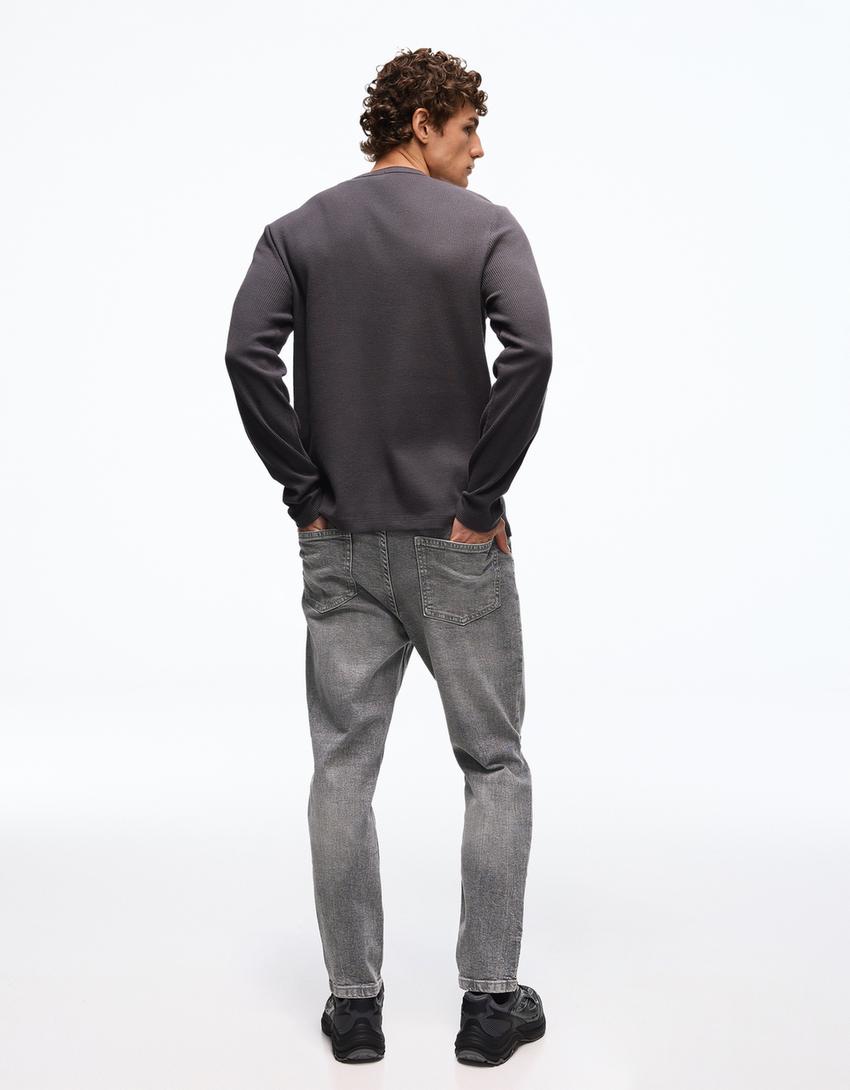 Carrot fit jeans met scheuren-Grijs