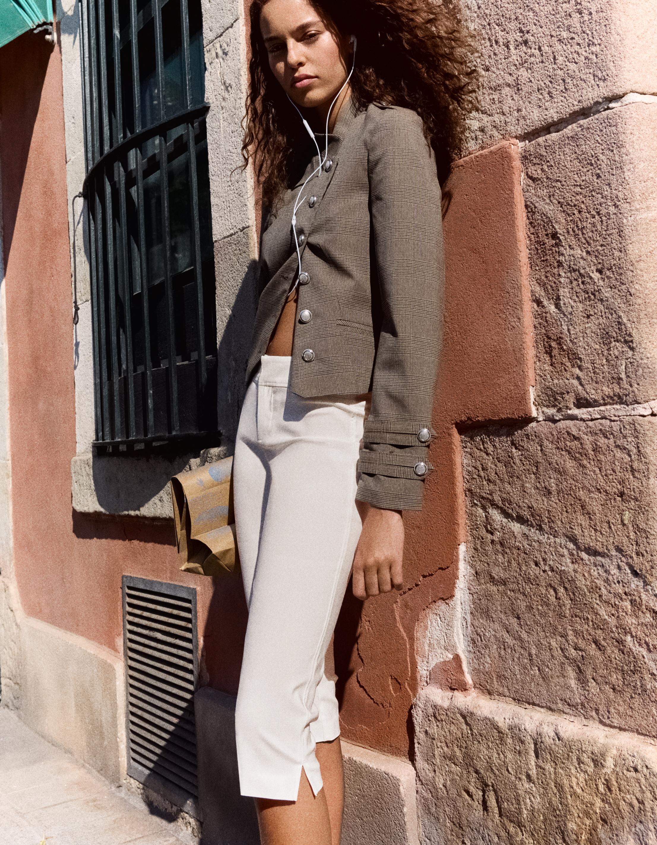 Capris with split hems — White