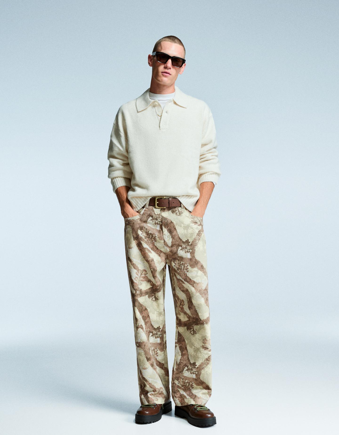 Bershka jeansy o kroju baggy z nadrukiem zielony