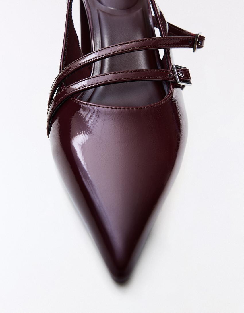 Escarpins à talon large ouverts à l'arrière avec boucles-Grenat