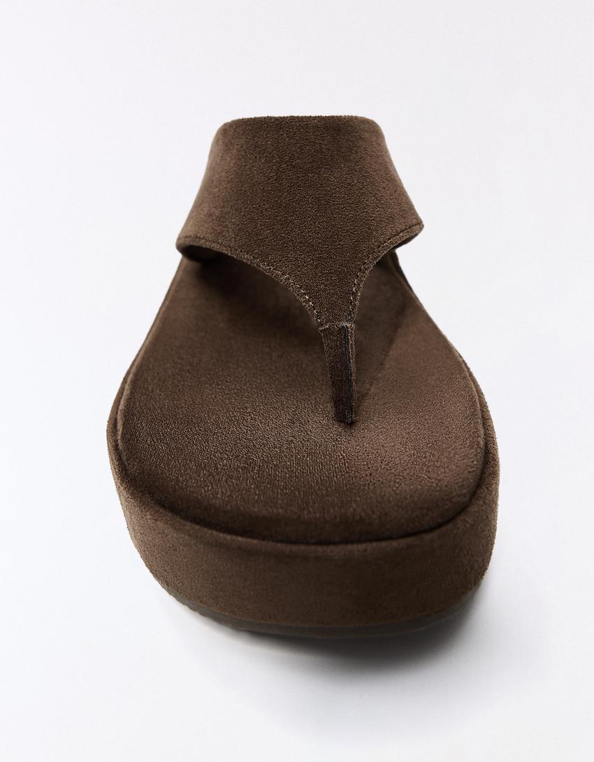 Flatform-Zehenstegsandale-Braun