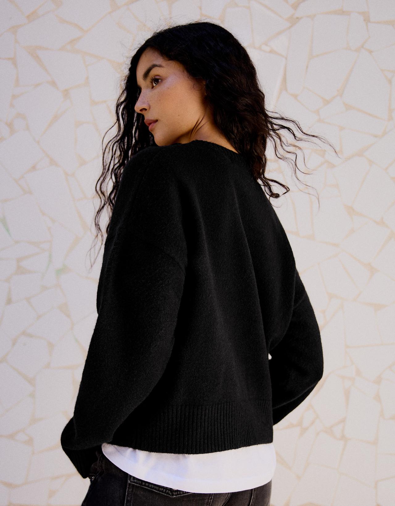Round neck jumper — Black