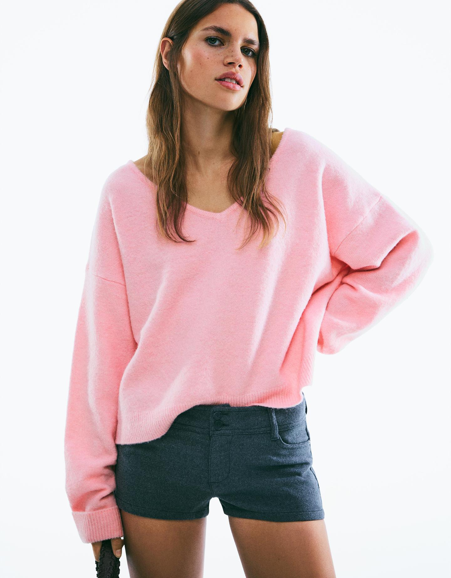 Bershka sweter z dekoltem w serek soft różowy