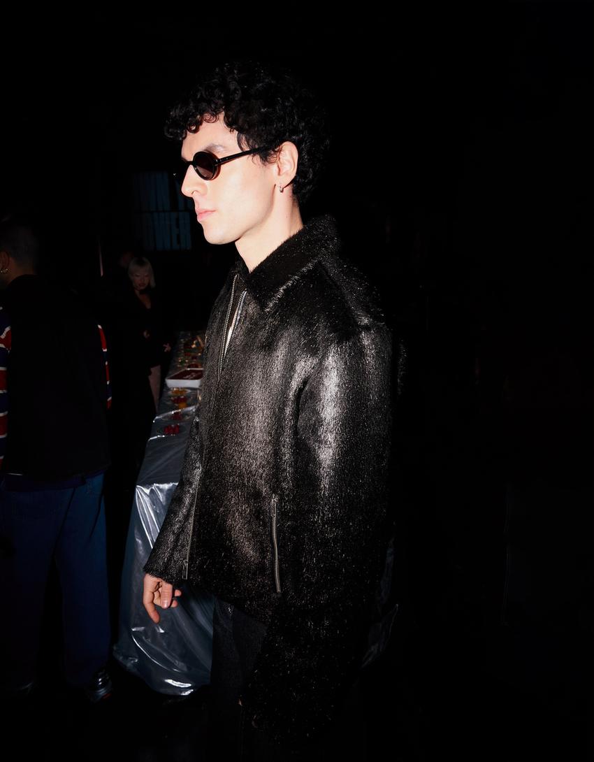 Caçadora cremallera efecte pèl-Negre