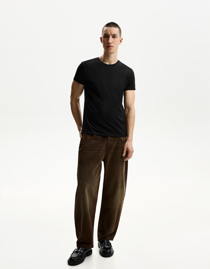 Embroidered short sleeve roll-up T-shirt-Black