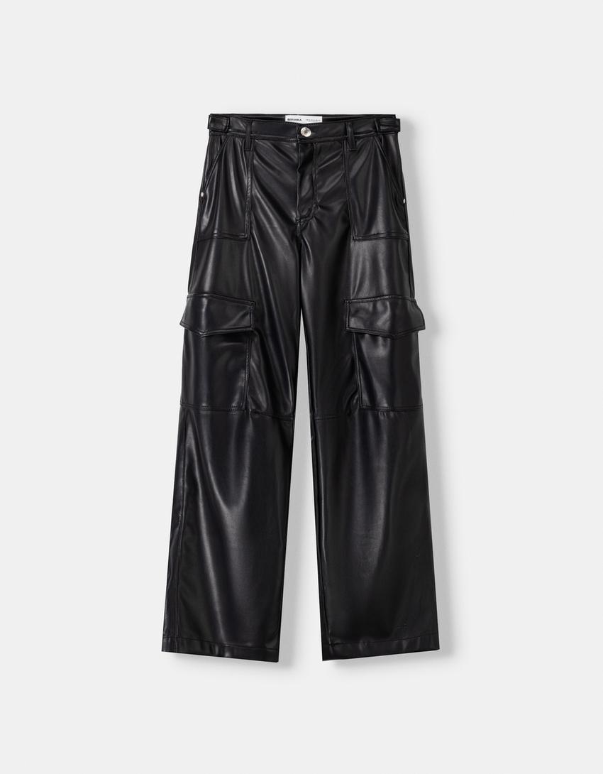 Pantalón cargo efecto piel-Negro