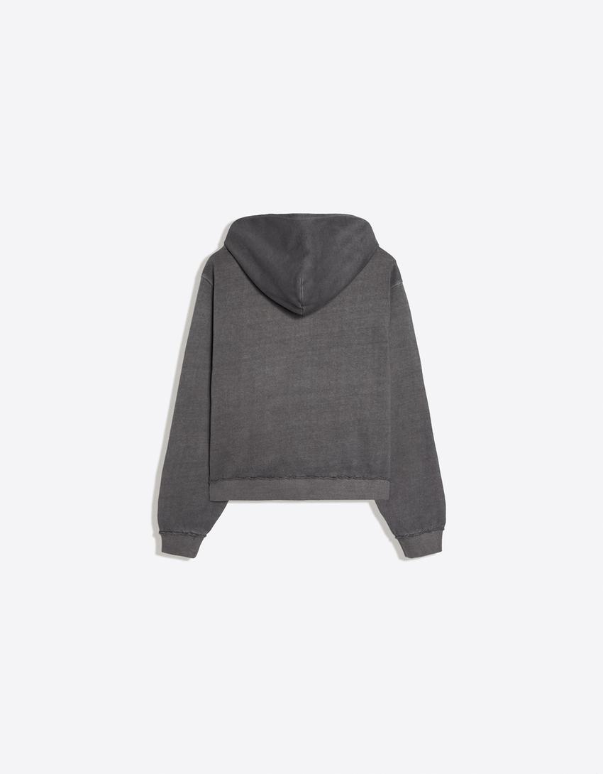 Felpa con cappuccio, zip e borchie-Grigio