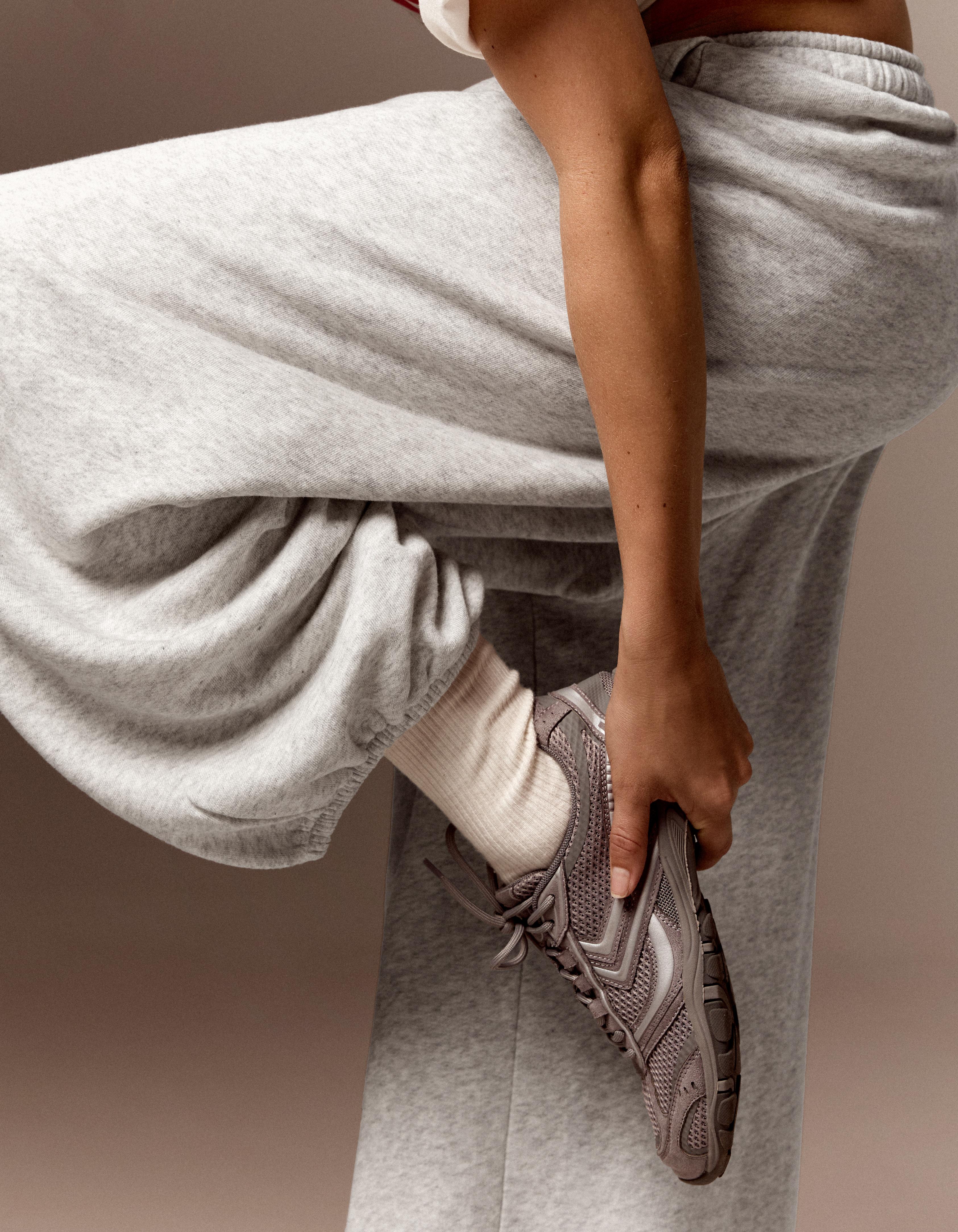 Balloon fit plush dancer trousers — Grey