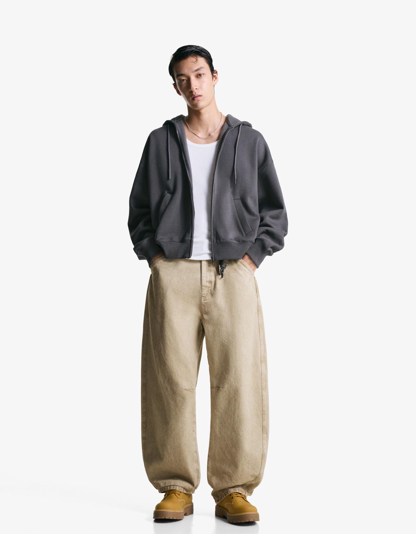Bershka spodnie o kroju barrel kremowy