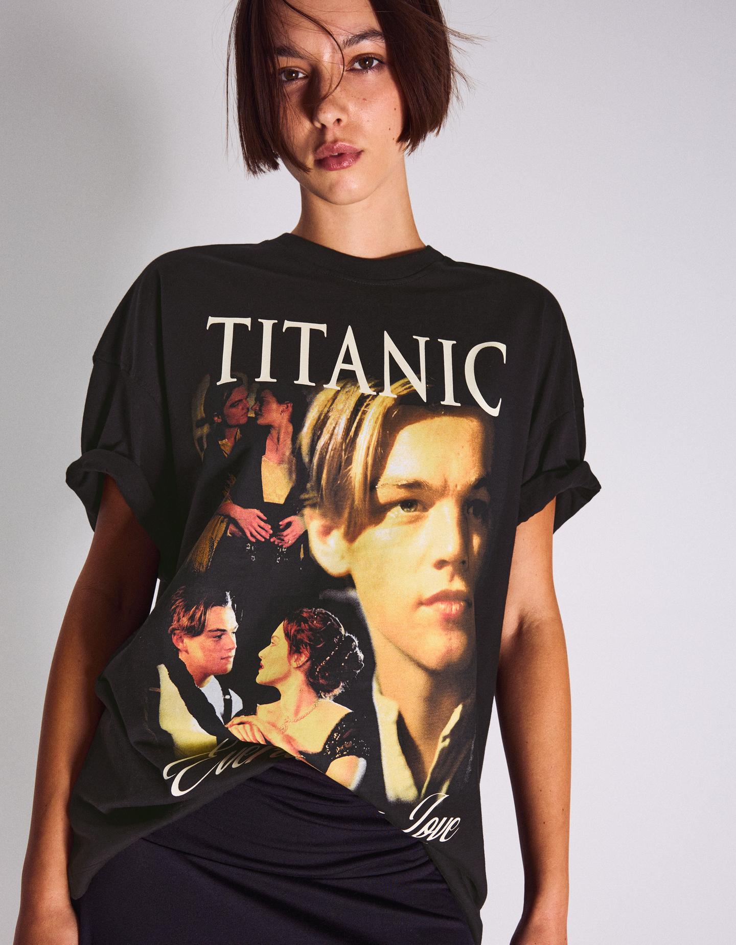 Bershka koszulka titanic z krótkim rękawem czarny