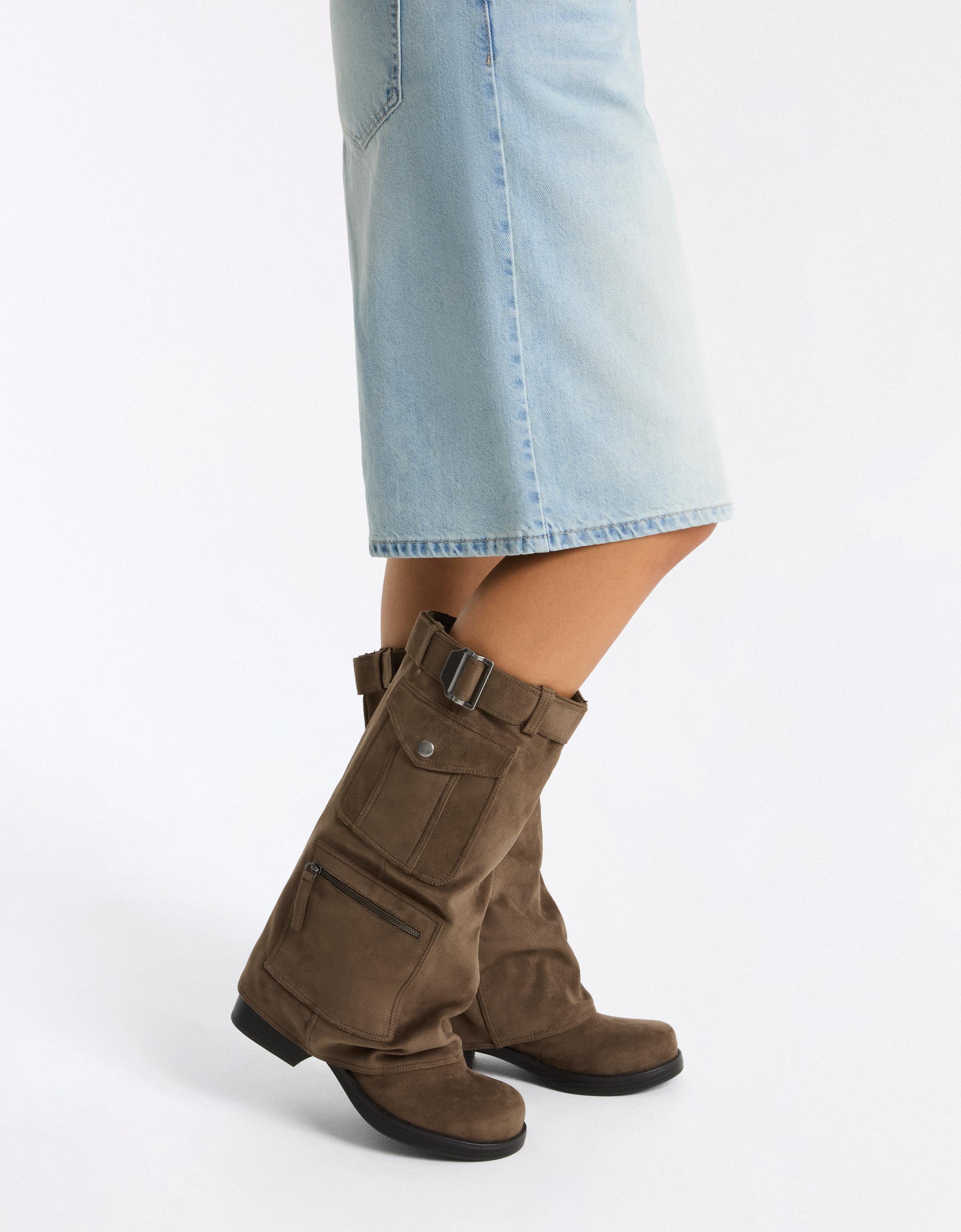Flat boot with trouser pockets — Brown