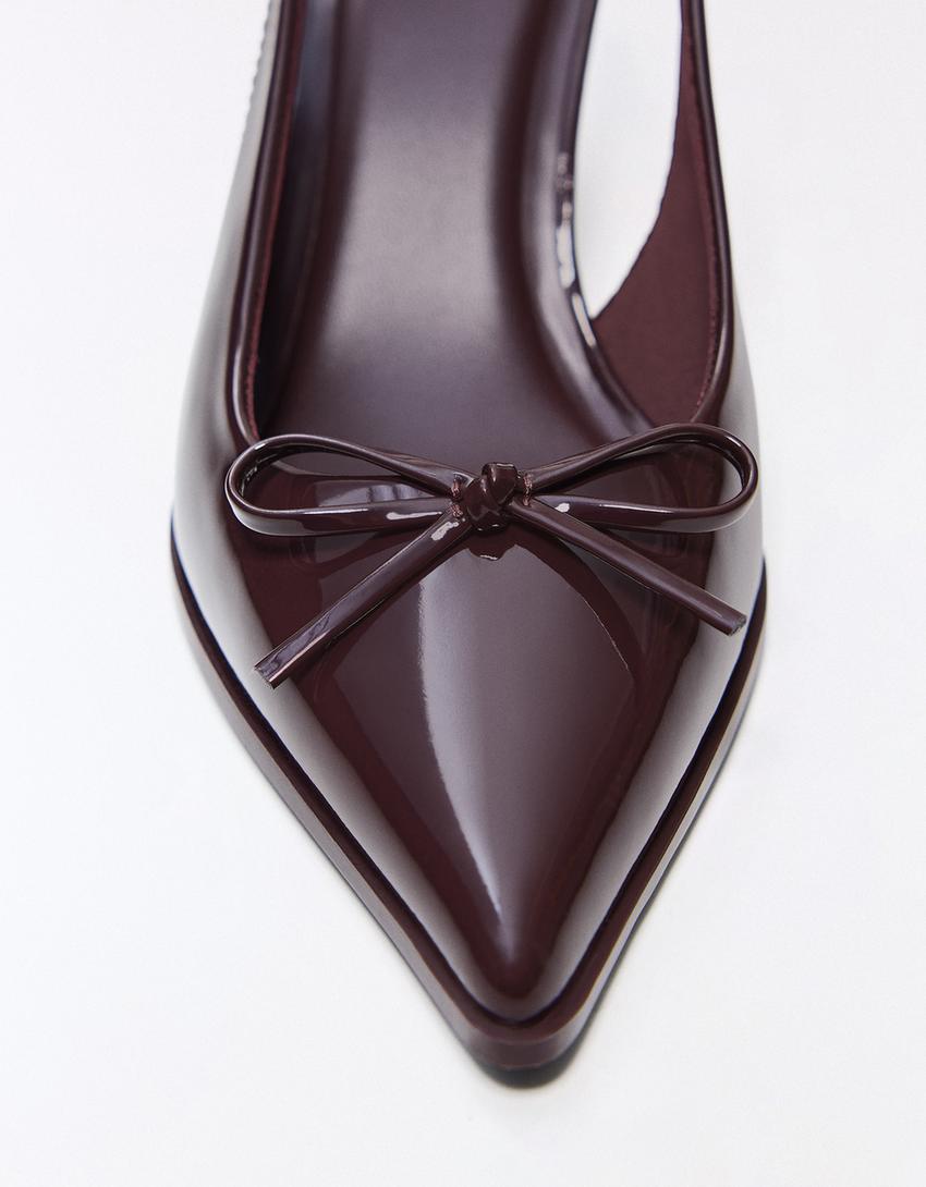 Chaussure à talon kitten heel ouverte à l’arrière-Grenat