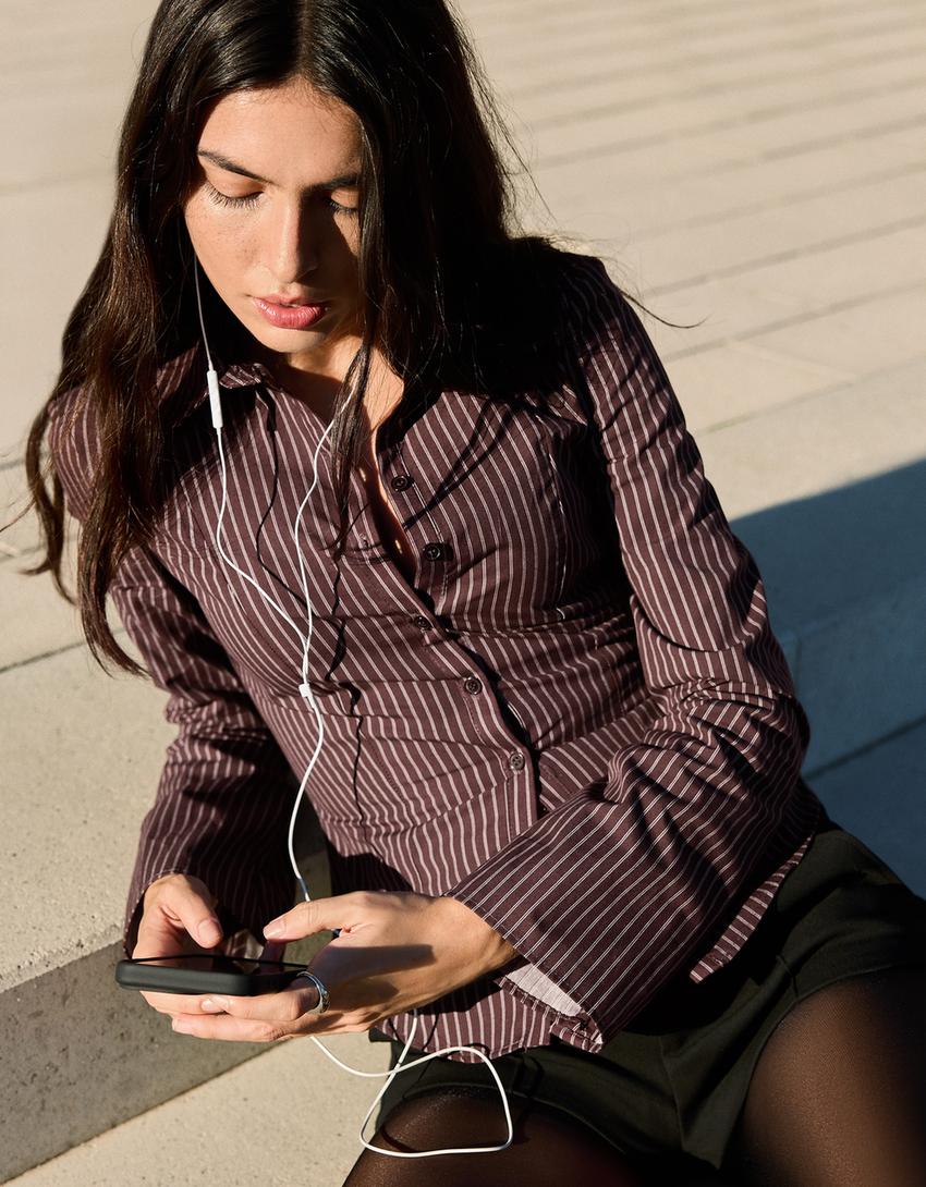 Camisa manga flare justa-Marrom