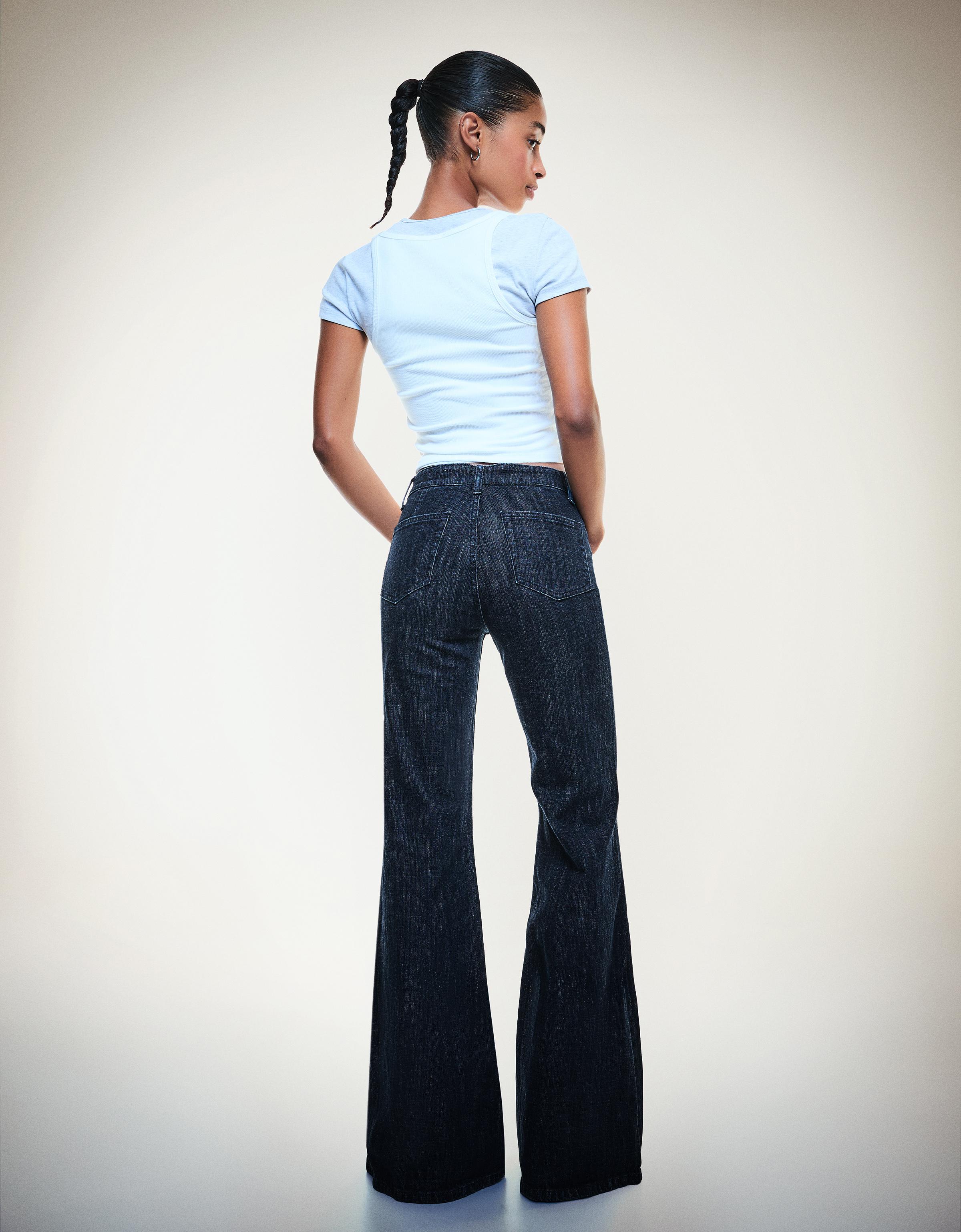 Bershka Komfort-Schlagjeans Mit Taschen Damen 34 Marinenblau
