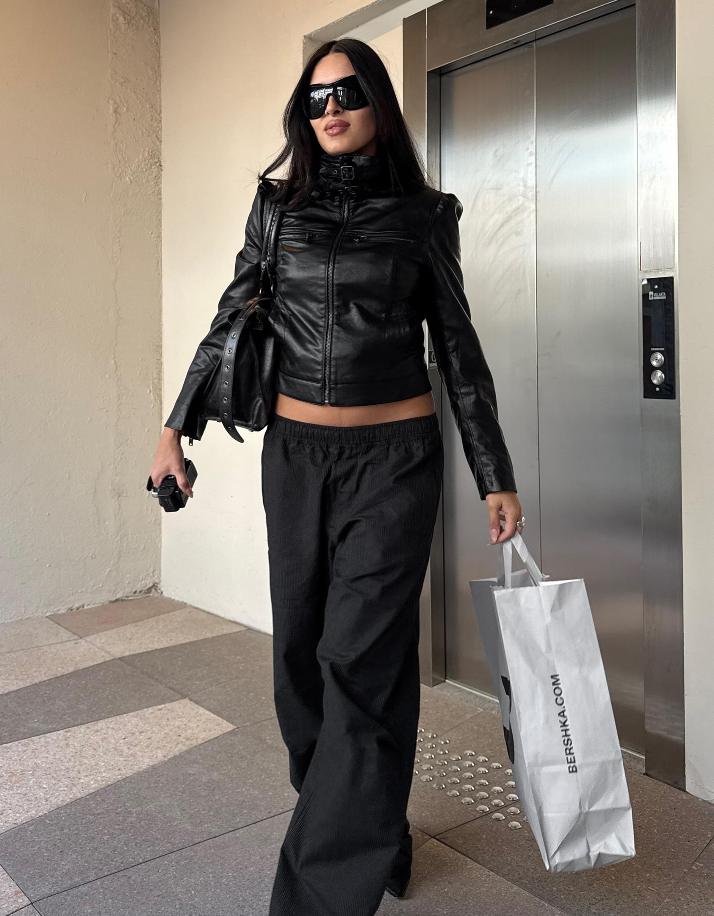 Bershka Teknik paraşüt pantolon görsel 5