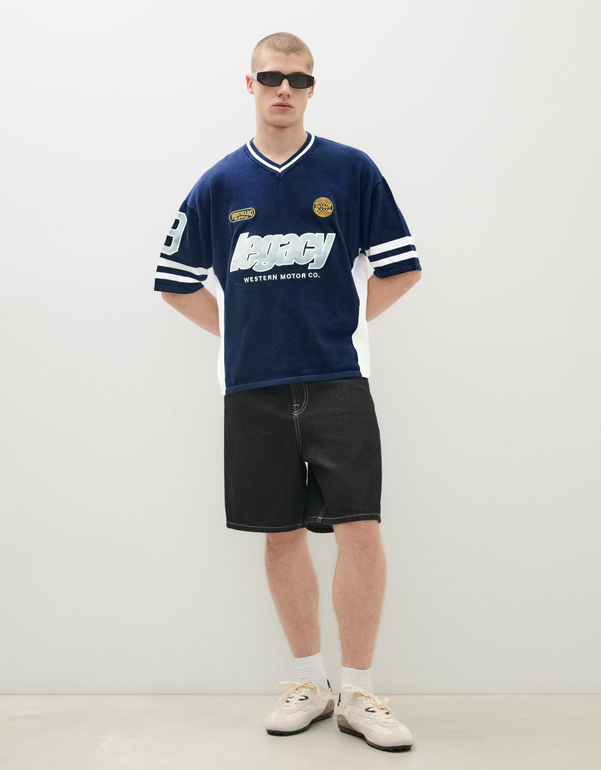 Printed V-neck T-shirt — Navy