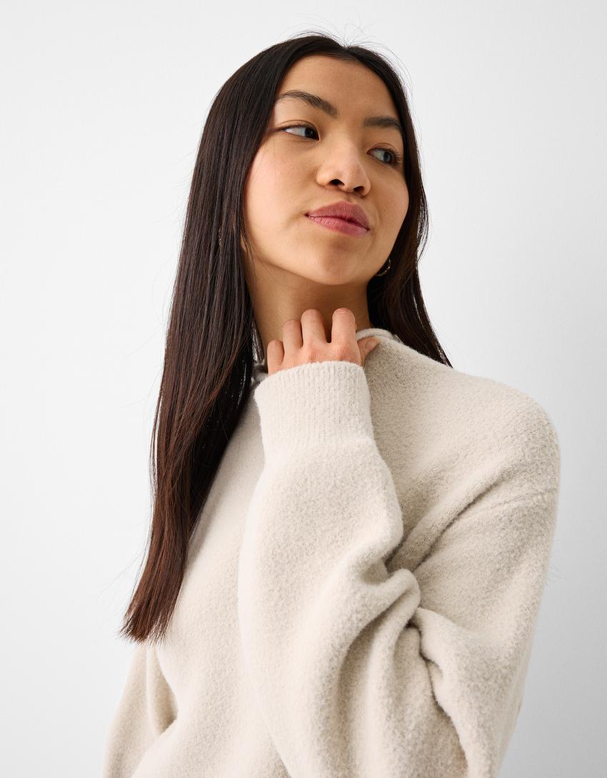 سويتر ناعم برقبة عالية-رملي-2