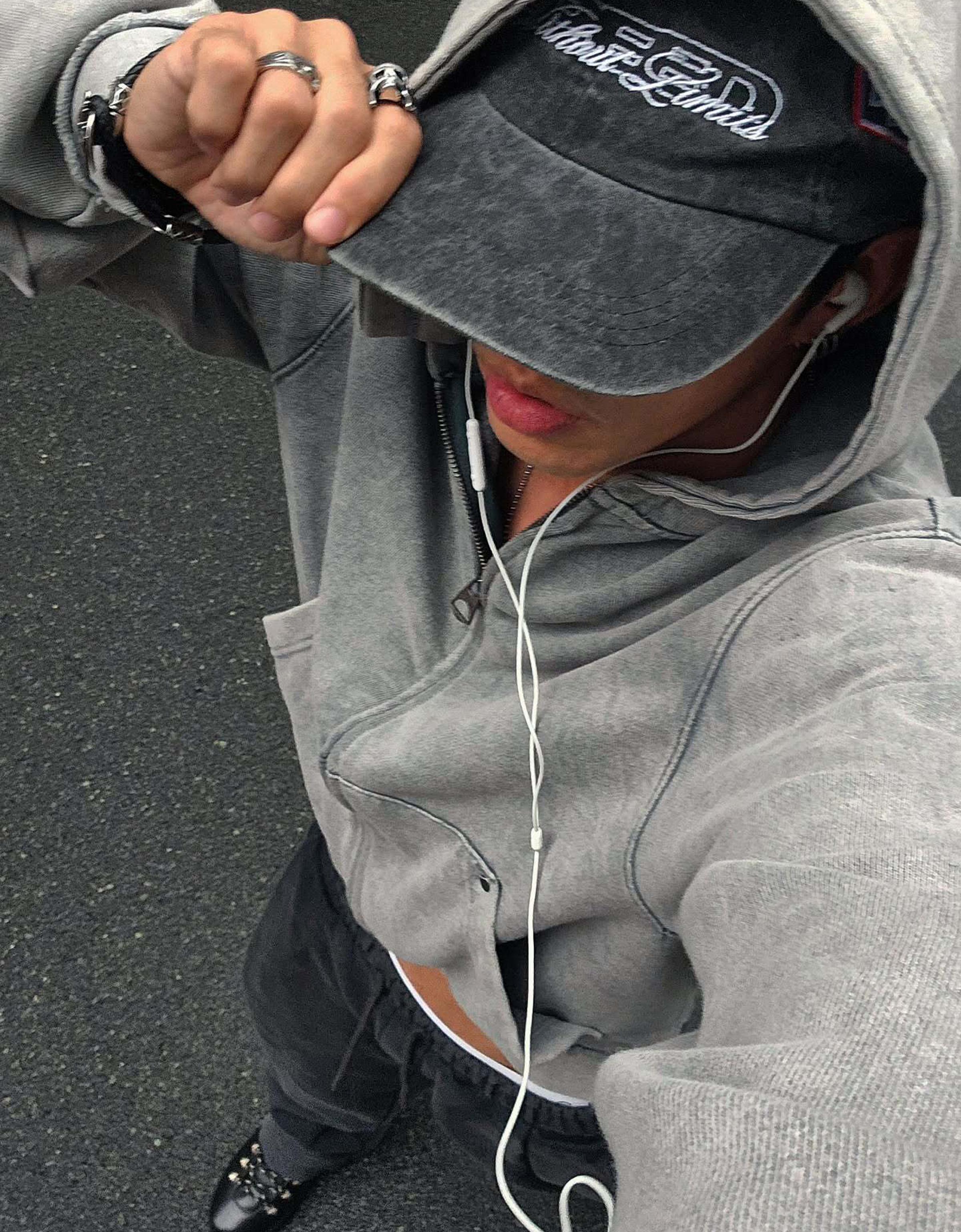 Studded zip-up hooded sweatshirt — Grey
