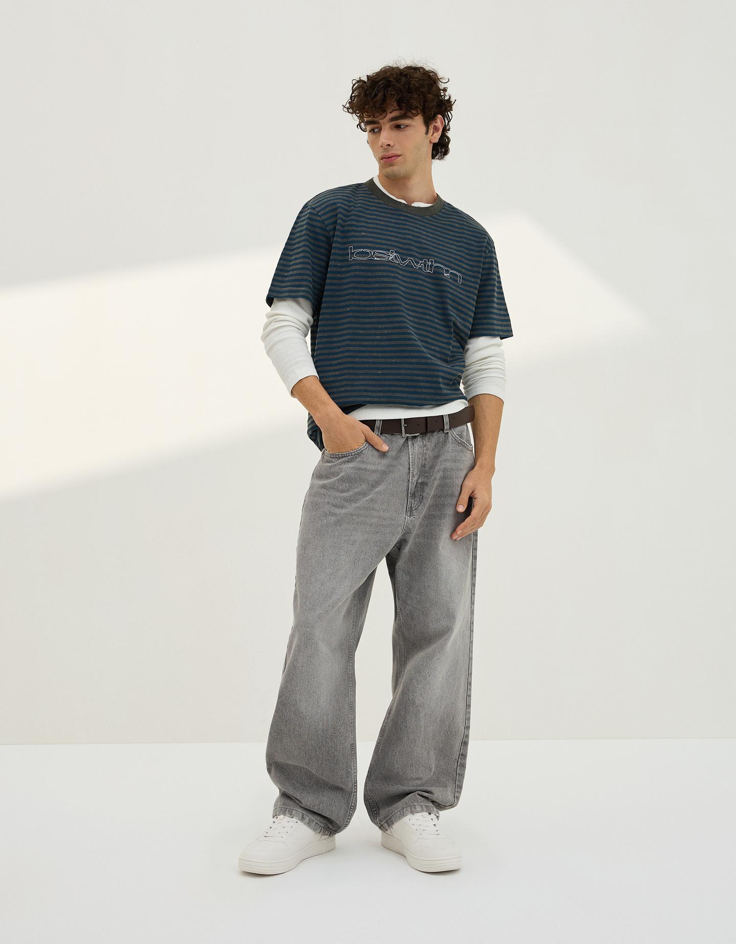 Bershka jeansy o kroju baggy szary