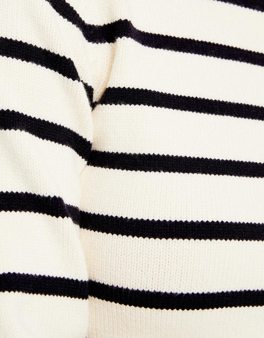 سويتر مخطط برقبة عالية-كريمي-5